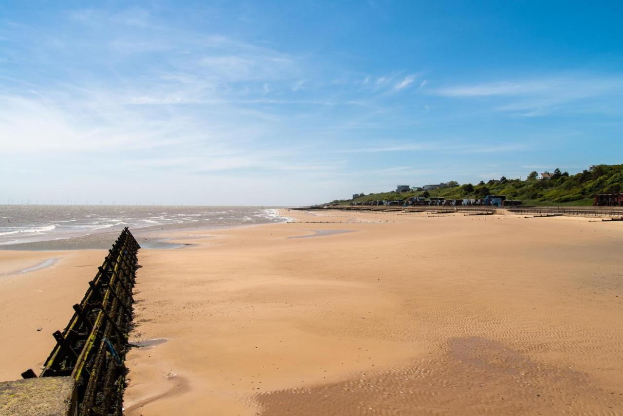6 Berth Caravan For Hire At Martello Beach Holiday Park In Essex Ref 29017Y Hotel Clacton-on-Sea Exterior photo